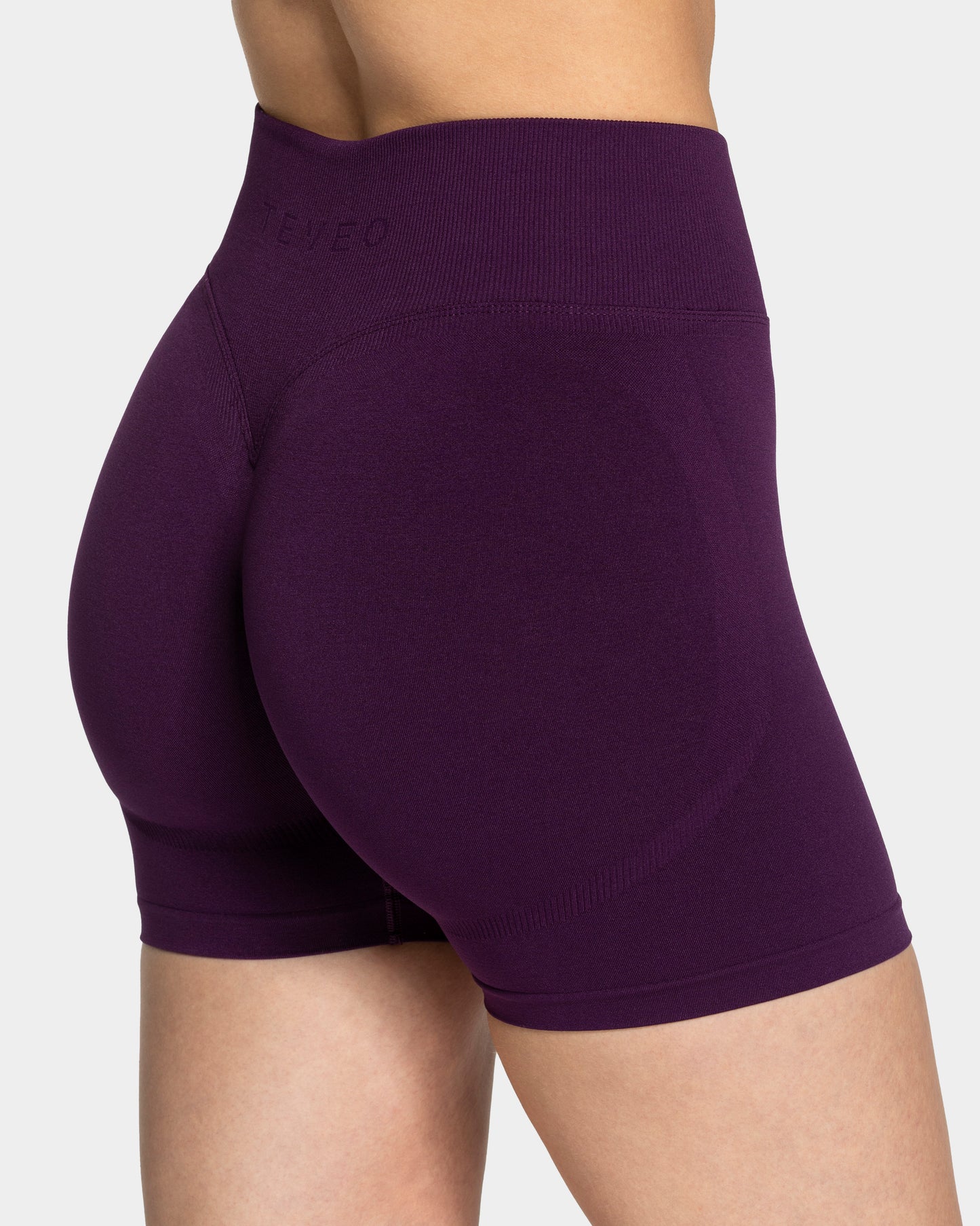 Femme Sculpt Scrunch Short "Aubergine"